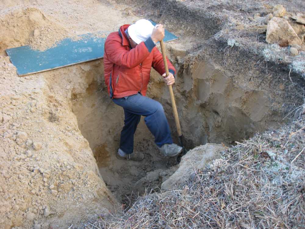 Naturist Legacy History: Gallery 21/13...New volleyball court takes shape