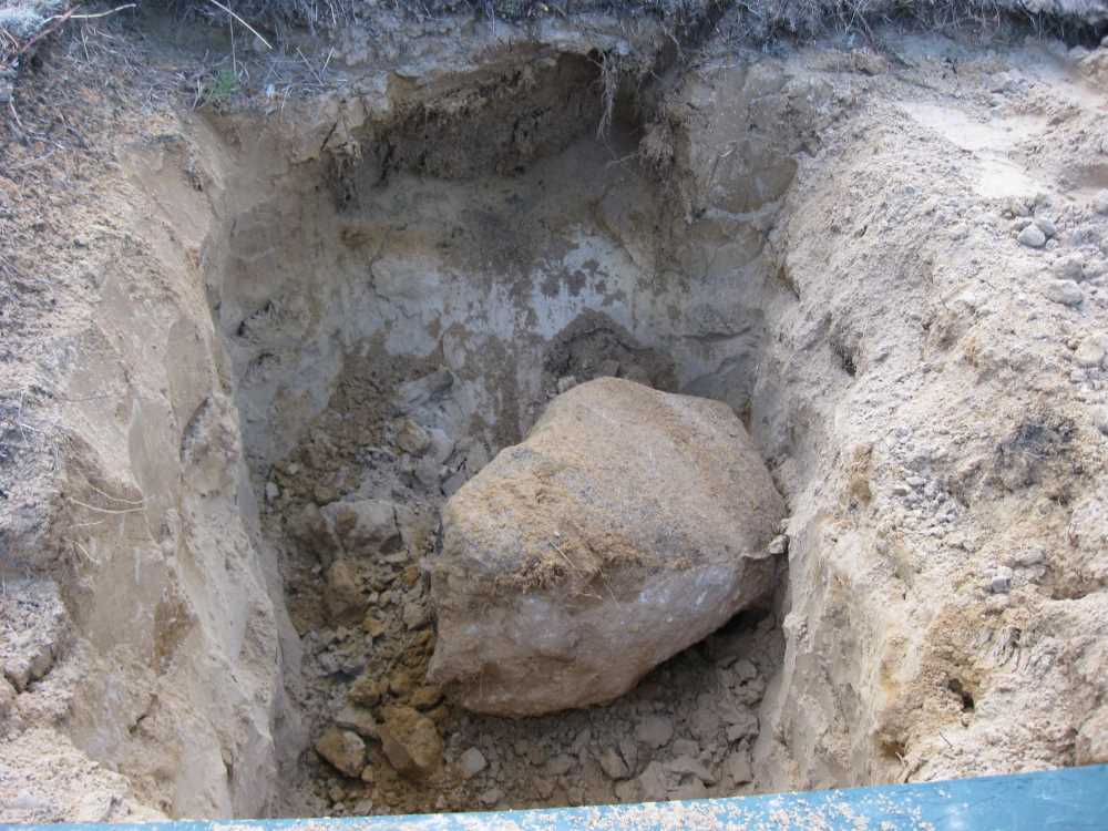 Naturist Legacy History: Gallery 21/17...New volleyball court takes shape