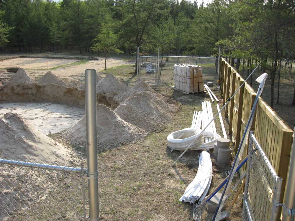 Naturist Legacy History: Gallery 26/08...Work begins on the swimming pool